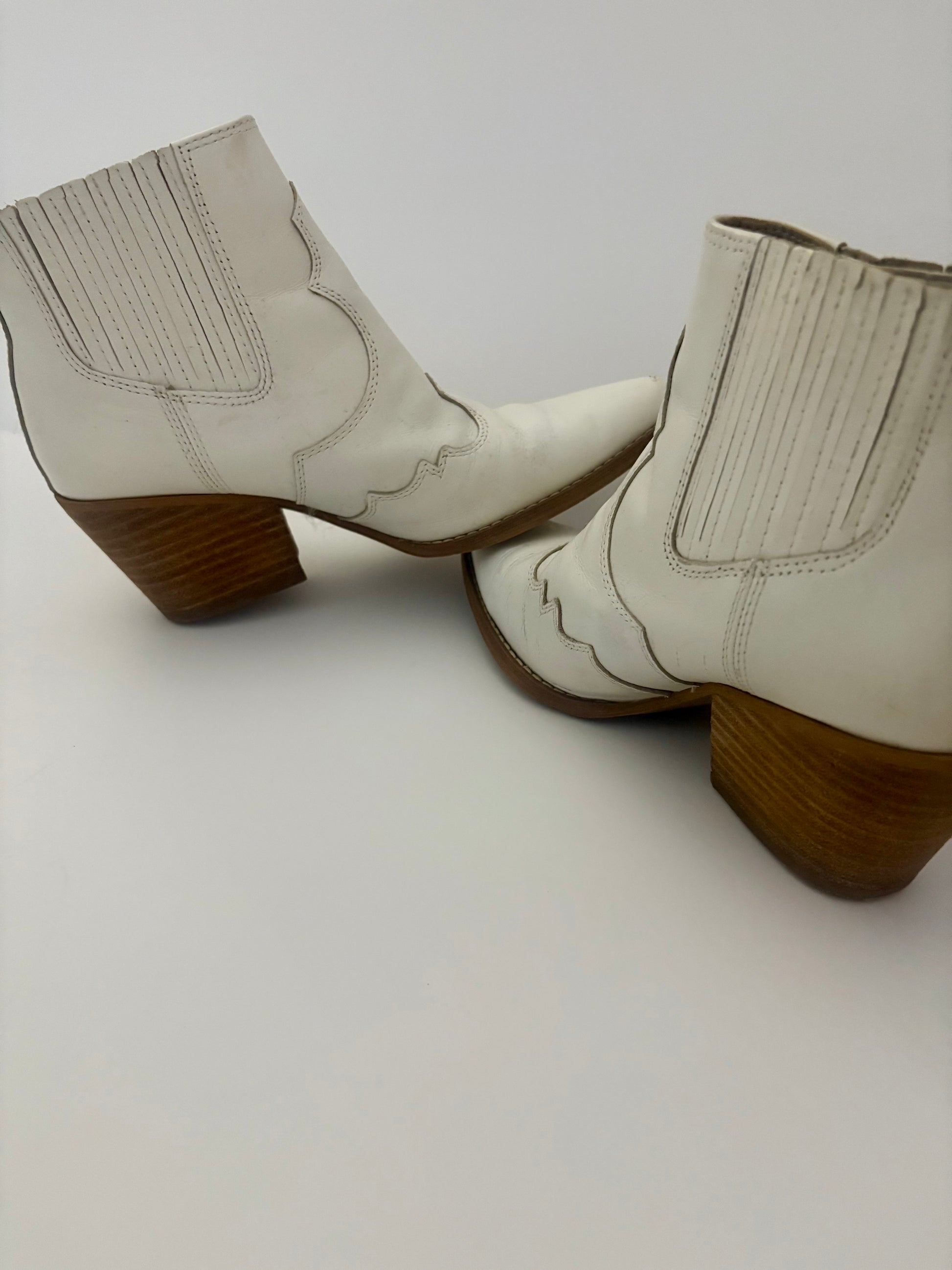 Sam Edelman Winona Booties - Size 8