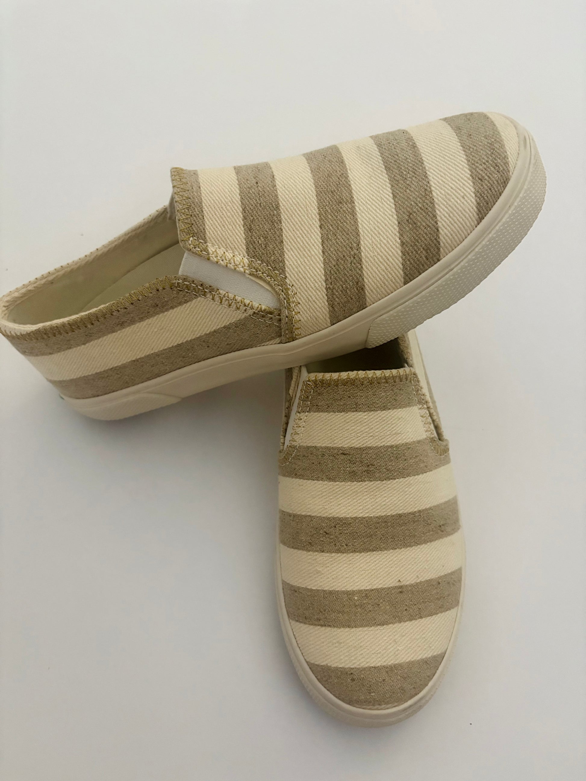 Jack Rogers Canvas slide on shoes - Size 5